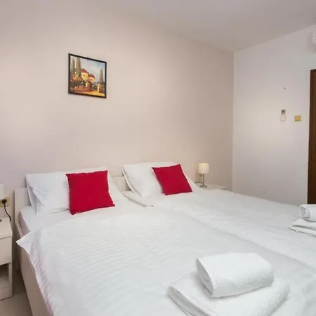 Appartamento Rosa Bianca - Double Or Twin With Partial Sea View 1 *